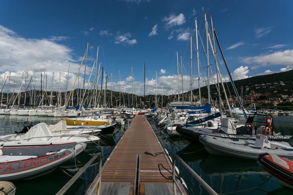 Al Molo Sea View Rooms Lerici Bagian luar foto