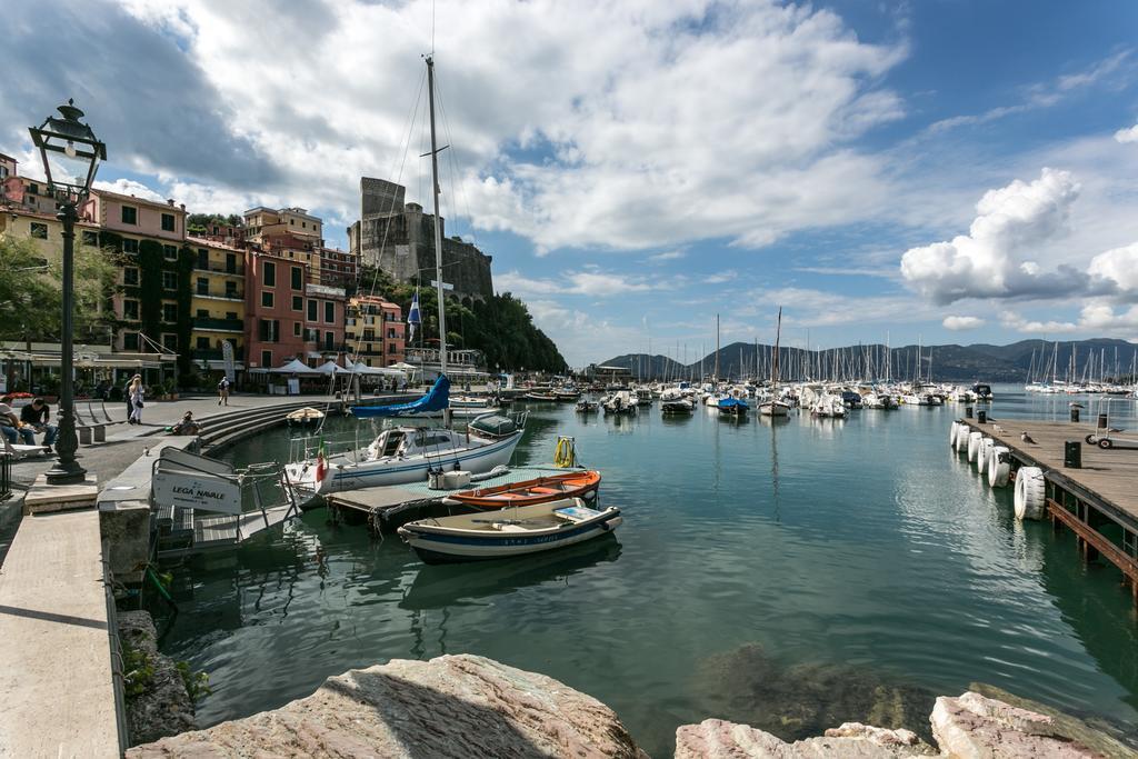 Al Molo Sea View Rooms Lerici Bagian luar foto