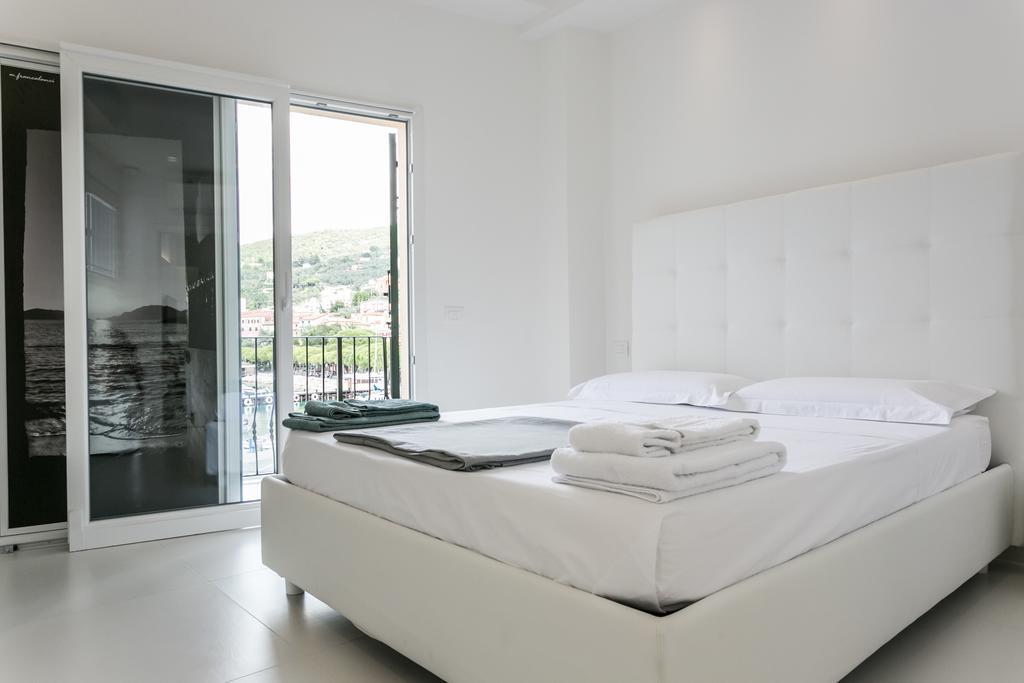 Al Molo Sea View Rooms Lerici Bagian luar foto