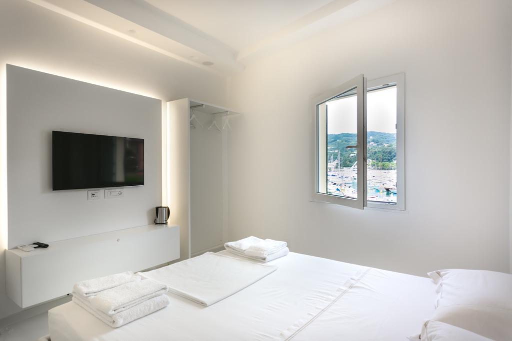 Al Molo Sea View Rooms Lerici Bagian luar foto