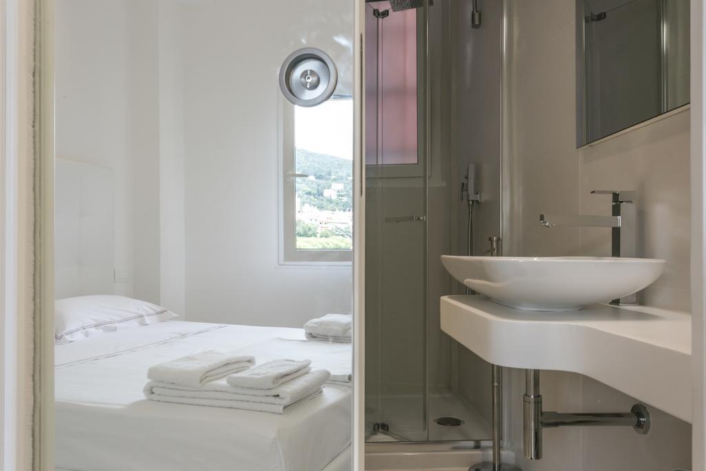 Al Molo Sea View Rooms Lerici Bagian luar foto