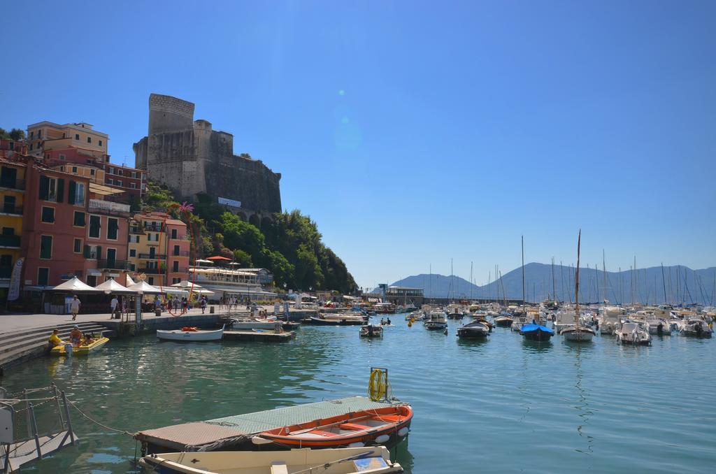Al Molo Sea View Rooms Lerici Bagian luar foto