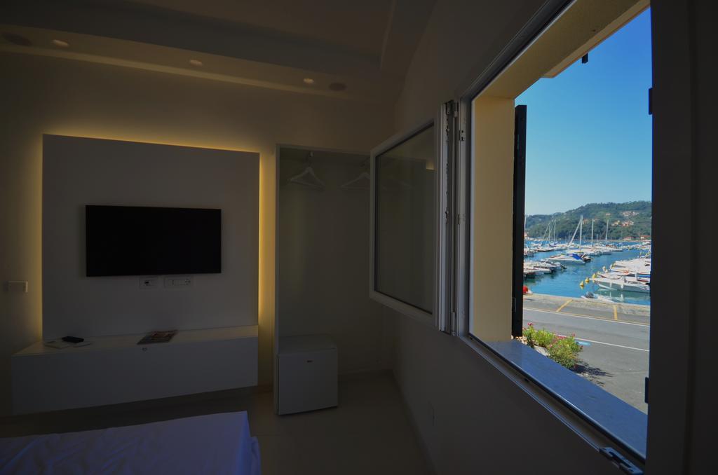 Al Molo Sea View Rooms Lerici Bagian luar foto
